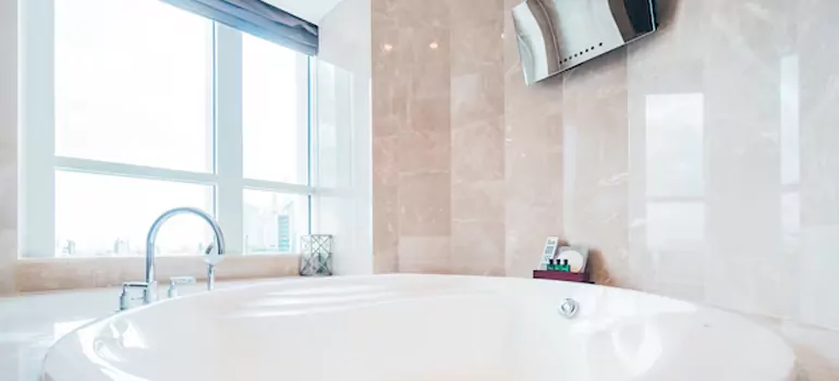 Bathroom Window Coverings in Richmond West, FL