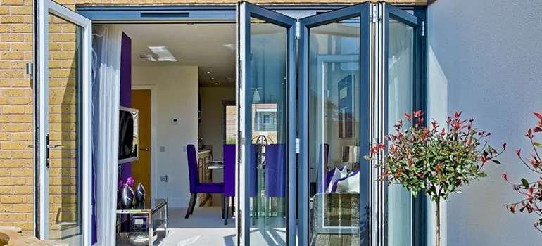 Commercial Door Glass Repair in Richmond West, FL